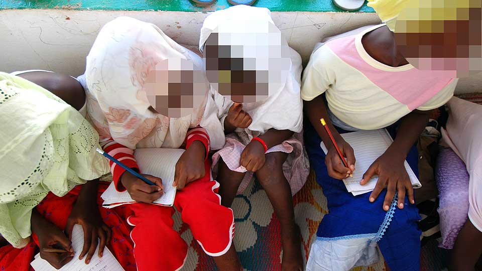 I GAMBIA: Foreldrene er n� siktet for � ha omsk�ret disse fire jentene, og deres fem �r gamle lilles�ster.
