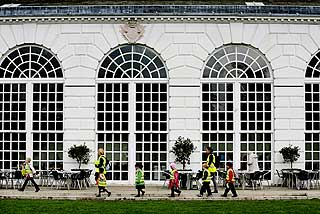 �KOLOGISK LUNSJ: I parken er det fire restauranter som alle serverer �kologisk mat. Alternativet er � ta med egen matkurv.