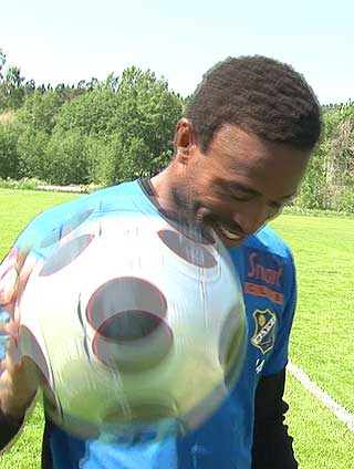 N�JD: Eddie Gustafsson testet EM-ballen sammen med Dagbladet.no.
