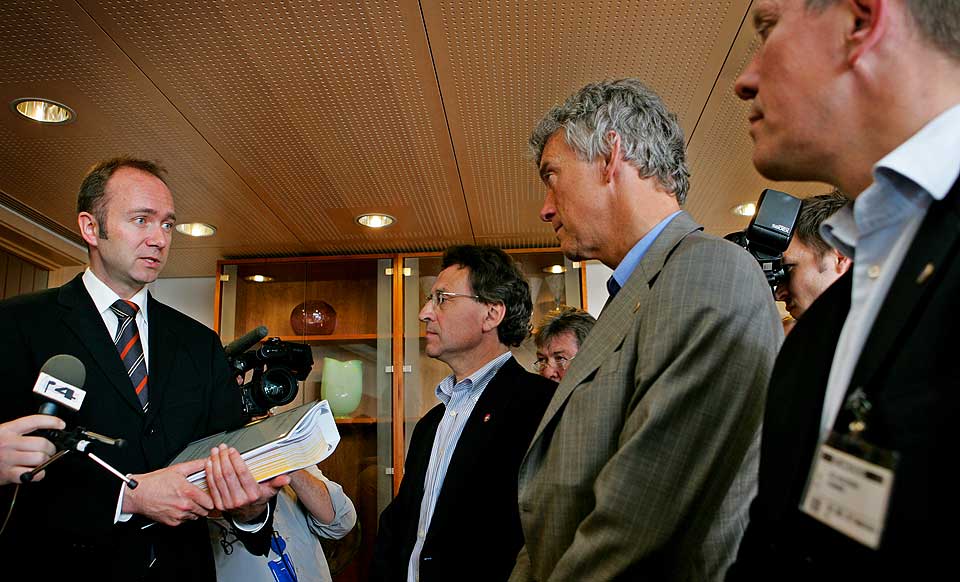 SNUDD STEMNING: Mye har endret seg siden dav�rende direkt�r for Troms� 2018 B�rge Stensb�l og co leverte s�knaden om Troms� som OL-s�ker til Regjeringen og Trond Giske. - Stoppes Troms� n� er det Regjeringen som sitter igjen med Svarte-Per, kommenterer Esten O. S�ther.