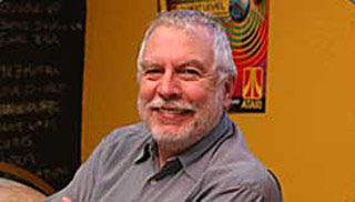 BLIR FILM: Nolan Bushnell er en av pionerene i spillbransjen. I dag driver han selskapet Uwink, som lager sosiale spill for restauranter og barer.