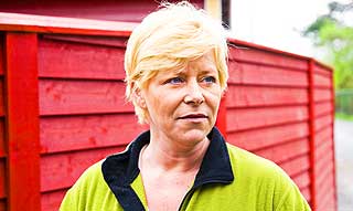 - DOBBELTMORAL: Frps Siv Jensen mener de siste byggetabbene ikke er noen god statsr�d-s�knad for �slaug Haga.