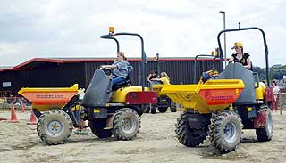 GRAVE, GRAVE: Diggerland i England har p� f� �r blitt veldig popul�rt. Ogs� p� Dagali i Buskerud i Norge kan du grave i ferien, men i langt mindre m�lestokk enn i England.