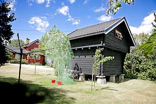 OMSTRIDT: Dette stabburet leide Haga ut ulovlig. Stabburet er en brannfelle.