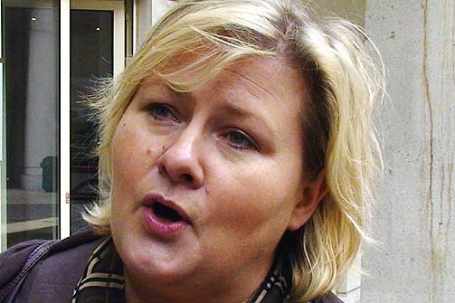 �NSKER GOD BEDRING: H�yre-leder Erna Solberg �nsker Haga god bedring og velkommen tilbake om tre uker.