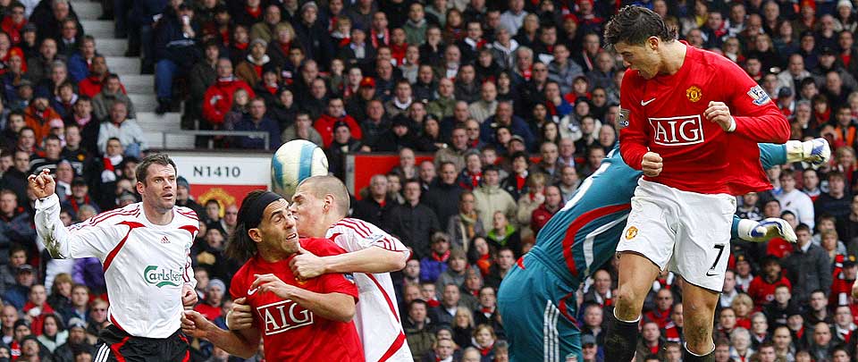 JAKTER HAT TRICK: Cristiano Ronaldo og Manchester United vant Premier League for andre �r p� rad i mai. I august starter jakten p� hat tricket.