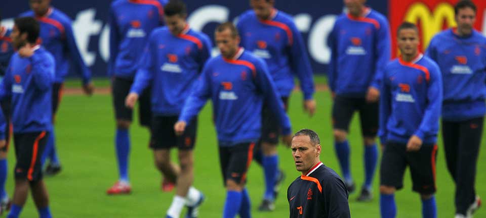BARE STJERNER: Marco van Basten mener han bare har klasse A-spillere - og at det derfor ikke spiller noen stor rolle hvem han starter med.