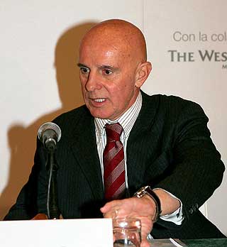 EKS-SJEFEN: Arrigo Sacchi ber sin tidligere elev om seier mot Romania.