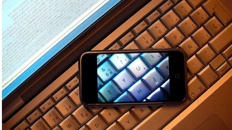 EN DATAPLATTFORM: iPhone er ikke en telefon, men en h�ndholdt dataplattform du ogs� kan ringe med, skriver Dagbladet.nos kommentator. Foto: Edans. Publisert under en Creative Commons Navngivelse 3.0-lisens.