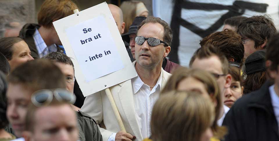 PROTESTER: Den nye overv�kningsloven ble m�tt med protester.