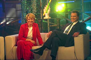 NORGES NYE KULTURMINISTER: Det var hun i 1999. Her er Haga gjest hos Synn�ve Svab� med Lars Sponheim i sofaen.