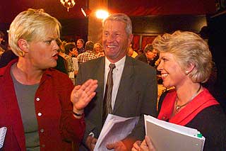 KOMMUNEVALG 1999: Folkem�te i Bergen om skolepolitikken med Kristin Halvorsen, Thorbj�rn Jagland og �slaug Haga.