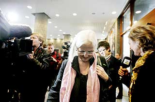 UTE:Milj�vernminister Helen Bj�rn�y fikk det t�ft i jobben og m�tte g� etter SVs d�rlige valgresultat i fjor h�st.