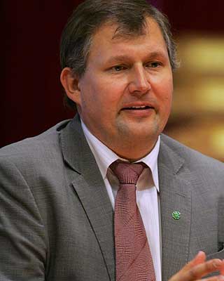 OLJEMINISTER: Terje Riis-Johansen KAN BLI til olje- og energiminister for � gi plass til Lars Peder Brekk i regjeringen.