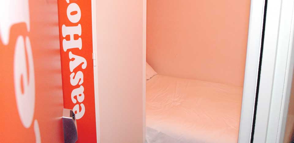 INNEKLEMT: Senga m� fungere som skap i tillegg til soveplass.