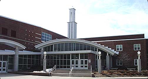 INNGIKK PAKT: Gloucester High School med sine 1200 elever opplever tidenes graviditetsboom etter at 17 elever - alle under 16 �r - er blitt gravide i v�r.