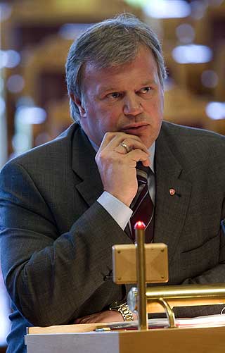 FRISKMELDT I DAG: Arbeids- og inkluderingsminister og Bjarne H. Hanssen har den siste tiden v�rt sykemeldt med mellom�rebetennelse, men har i dag blitt friskmeldt. Han er utnevnt til helseminister og f�lger i Sylvia Brustads fotspor.