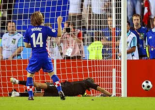 TRENGTE IKKE REDDE DE ANDRE: Luka Modric og Ivan Rakitic satte begge sine straffer utenfor m�l.