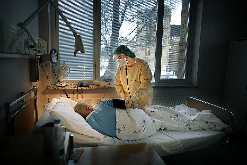 INGEN L�SNINGER: Michael Tetzchner mener ettersp�rselen b�r bestemme omfanget og niv�et p� helsetjenestene, ikke byr�krater og politikere sentralt.