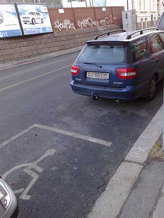 M� M�TE I RETTEN: Svein A. Marti (44) m� m�te i Oslo tingrett for � ha parkert p� denne plassen siden februar.