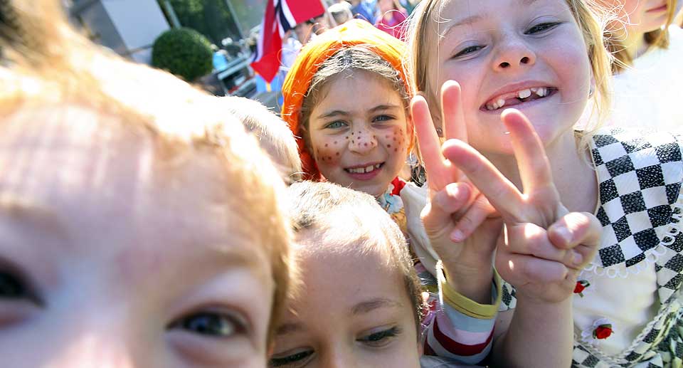 SKOLEBARN: En terapi-kultur gjennomsyrer utdanningssystemet, og dette resulterer i en generasjon av �kan ikke�-elever som snakker om f�lelsene sine heller enn � utforske ideer og tilegne seg kunnskap, mener to pedagogikkprofessorere som snart kommer med ny bok.