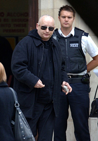 RETTSSAK: Boy George m� m�te i retten 22. november etter beskyldninger om frihetsber�velse av en norsk modell. Her er han p� veg ut av rettsforhandlinger i saken tidligere i �r.