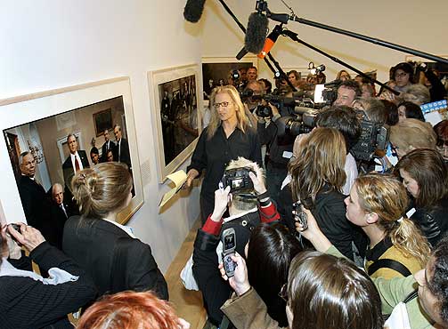 PRESIDENTEN: Annie Leibovitz har fotografert de fleste, oftest for magasinet Vanity Fair. Da utstillingen som n� vises i London �pnet p� kunstmuseet i Brooklyn i oktober 2006, fortalte hun den framm�tte pressen om portrettet av George W. Bush og hans n�rmeste stab.