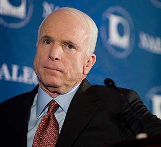TALTE OGS�: John McCain fikk b�de m�tt Iraks president og holdt  tale i NALEO l�rdag.