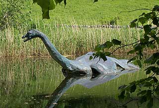 NESSIE: Ved Loch Ness nord i Skottland er det en rekke alternative fotomuligheter for de som  ikke f�r sett tegn til den sagnomsuste ormen.