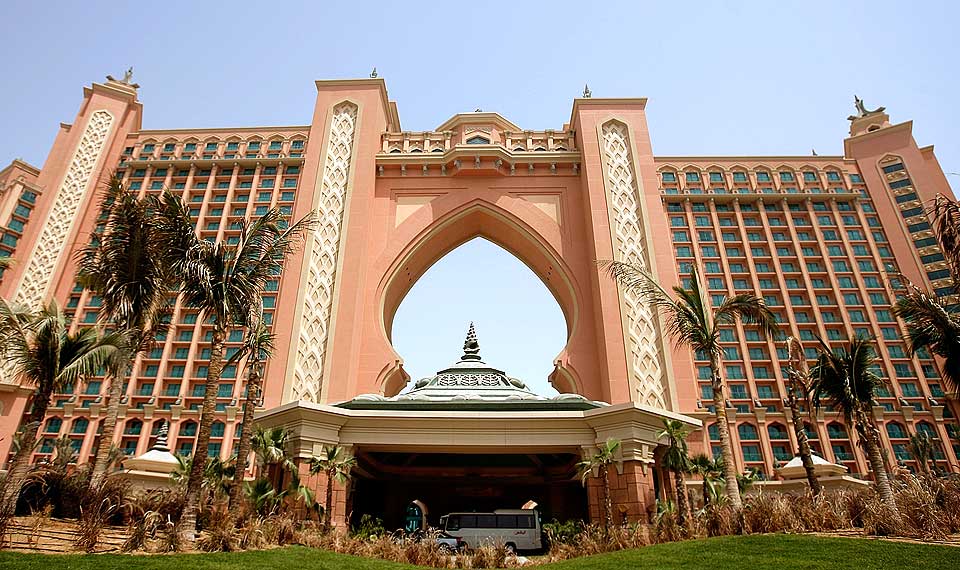 UNDERVANNSHOTELL: Atlantis resort i Dubai �pnet i g�r d�rene for de f�rste skuelystne.