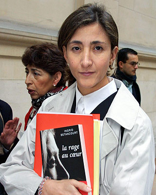  26. MARS 2001:  Et �r f�r presidentvalgkampen i Colombia og kidnappingen: Ingrid Betancourt (39) lanserer sin selvbiografi 