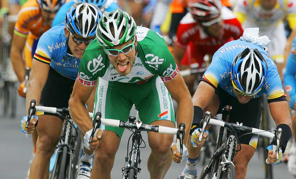 UTILN�RMELIG: Thor Hushovd viste fram de utrolige kjempekreftene de siste hundre meterne, og knuste alle i spurten p� dagens etappe i Tour de France.