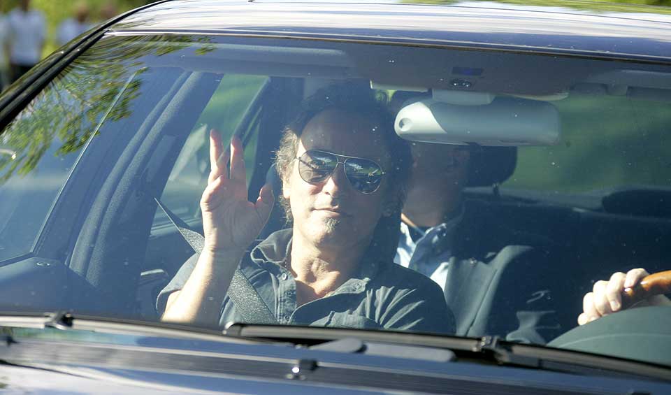VINKET: Her kommer  Bruce Springsteen til Valle Hovin for sin siste konsert i Norge for denne gangen.
