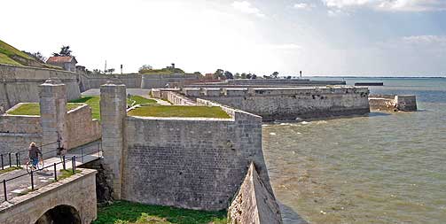 FRANKRIKE, ST MARTIN EN RE: Under Ludvig XIV tegnet ingeni�ren S�bastien Le Prestre de Vauban (1633-1707) 14 fort og andre bygninger langs Franrikes kystlinjer. Arven er n� p� UNESCOs liste.