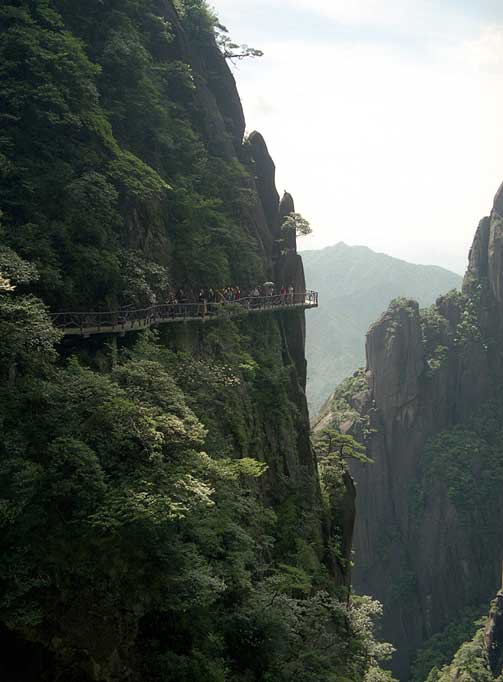 KINA: I Sanqingshan nasjonalpark i Kina kan bes�kende se unike granittformasjoner, som mange ligner dyr- og menneskesiluetter.