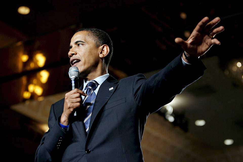 MOT H�YRE: Barack Obama har stemt ja til en ny lov som vil gi teleselskaper st�rre frihet til � avlytte amerikanske borgere. Da han kjempet om � bli demokratenes kandidat tidligere i �r, lovte han imidlertid � stemme imot lovforslaget.