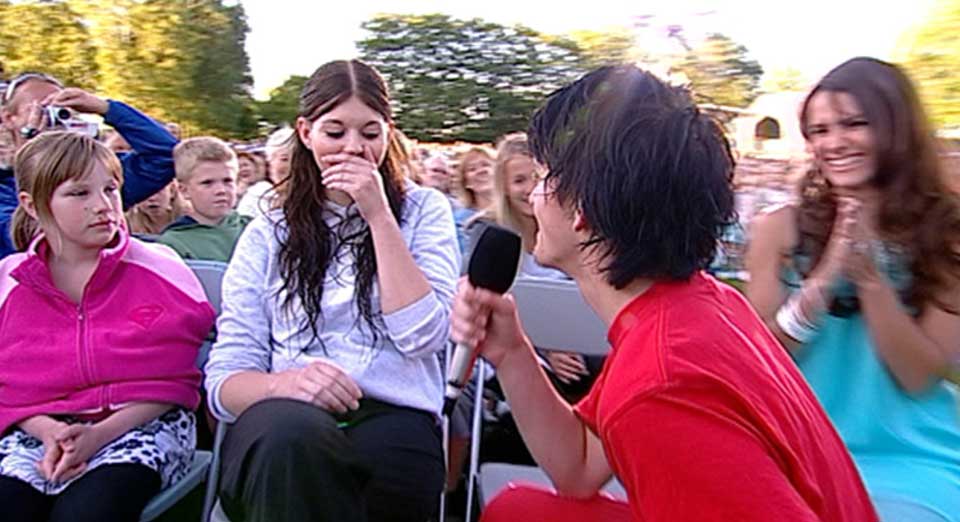 FRIDDE: Calle L�kke fridde i g�r til sin Christina Larsen foran 8000 mennesker. Ikveld sendes kj�rligheten p� TV 2-programmet Allsang p� grensen.