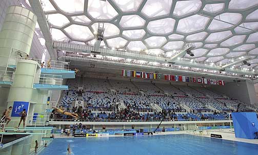 NATIONAL AQUATICS CENTER: Design: PTW Architects, CSCEC International Design og Arup. �velser: Sv�mming, stup, synkronsv�mming