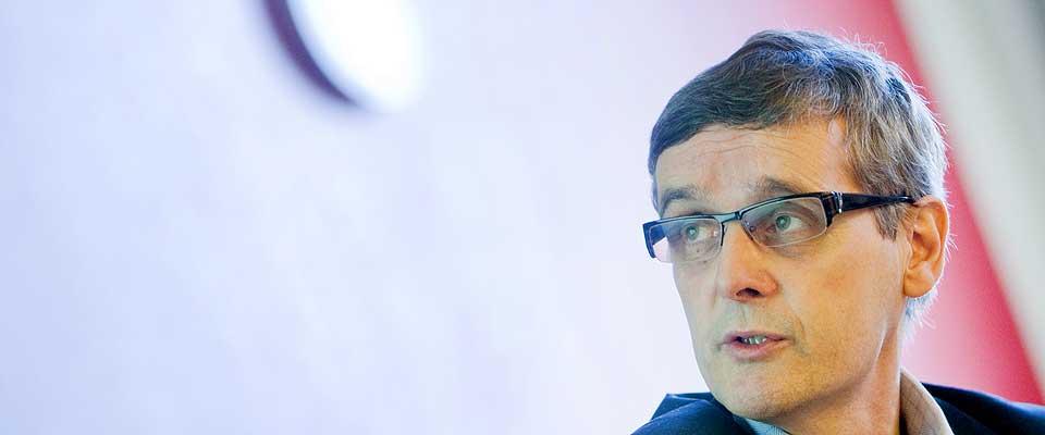 INN P� STATSBUDSJETTET? Kringkastingssjef Hans Tore Bjerkaas kan f� pengene sine fra statsbudsjettet, dersom flere av de borgerlige partiene f�r det som de vil.