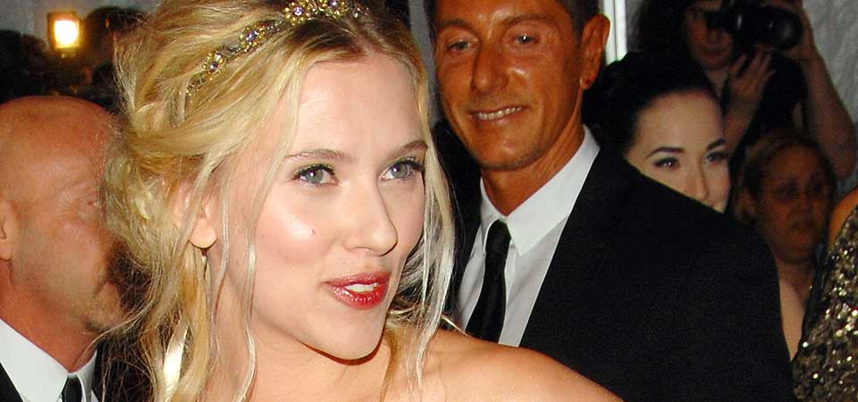 SYNGER THE CURE: Scarlett Johansson holder seg ikke bare til Tom Waits.