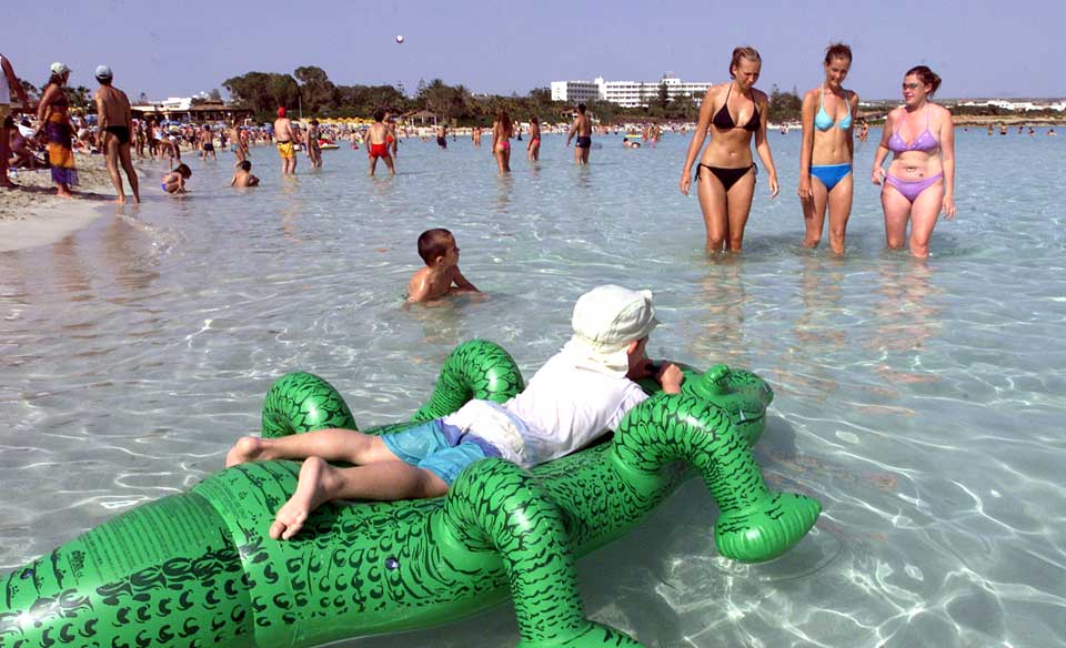 VENT LITT: Du sparer mye p� � utsette ferien.