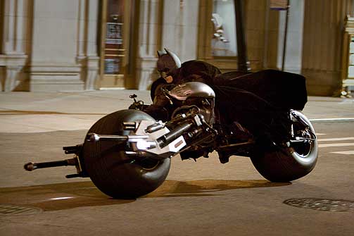 GADGETS: Du har iPod. Batman har BatPod, og den gj�r mer enn � lagre ti tusen popl�ter.