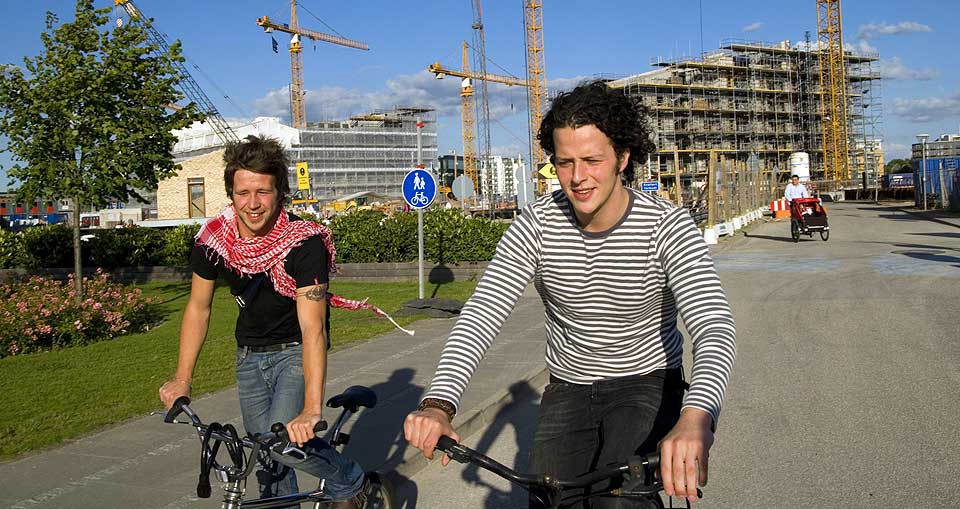 FRA BOYS TIL MENN: Runar (til venstre) er blitt arkitekt og jobber i New York. Arnar har studert kunst blant annet i Skottland, og flyttet i h�st hjem til Island.