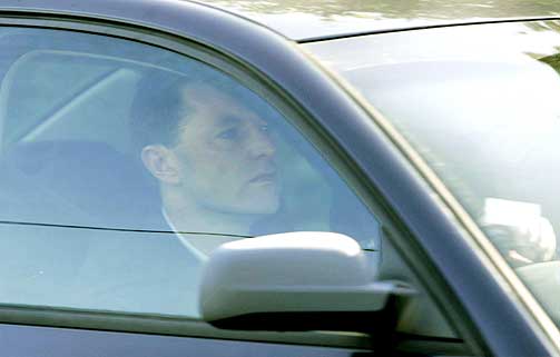 GERRY P� VEI TIL JOBB: Gerry McCann skal ha jobbet som vanlig i dag. Her er han fotografert da han forlot ekteparets hjem.