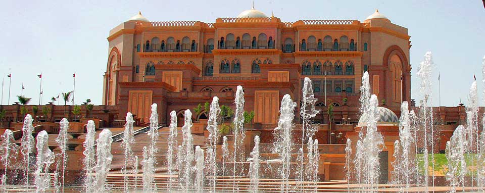 DYRT: For 5.216.225 norske kroner kan man leie et av dobbeltrommene p� Emirates Palace Hotel i Abu Dhabi i en uke.