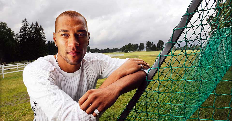 TILBAKE P� EKEBERG: John Carew har mange gode minner fra gressmatta p� Ekeberg. Han sikret Norway Cup-seieren for L�renskog for 15 �r siden.
