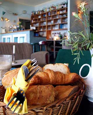 FROKOST: En god start p� dagen i Friedrichshain.