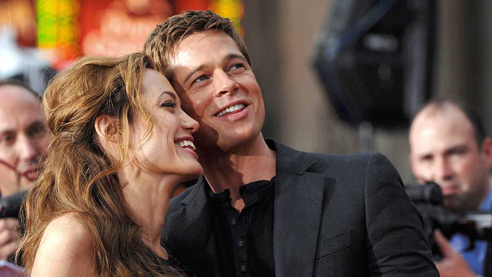 FORELDRE: Da Jolie og Pitt ble foreldre til tvillinger tidligere denne m�neden, trakk de seg tilbake til eiendommen Chateau Miraval. Dit kom ogs� kamuflerte fotografer.
