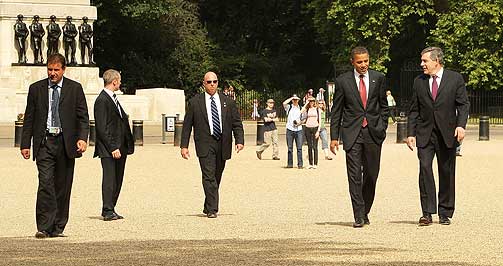 OBAMA OG GORDON: Barack Obama hadde en to timer lang prat med statsminister Gordon Brown.