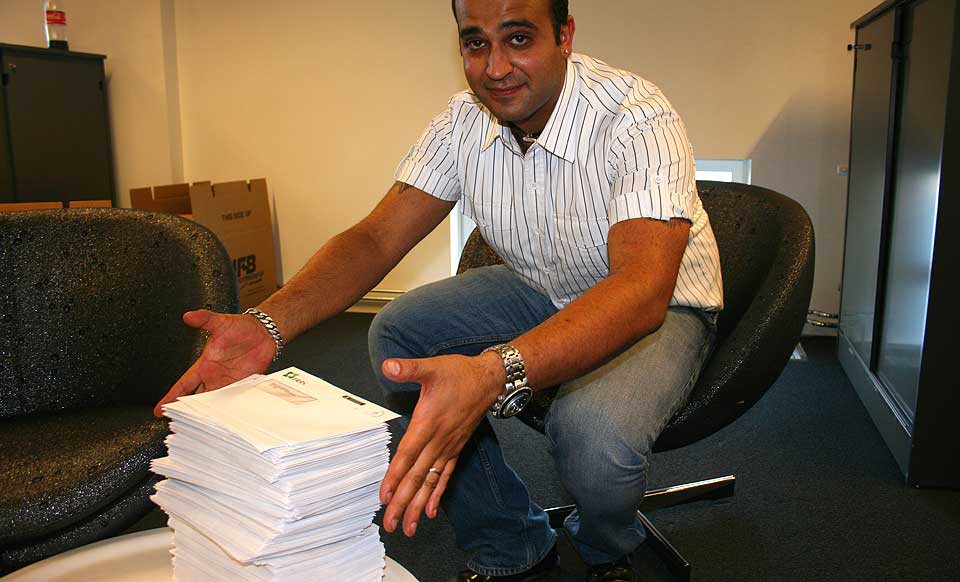 GA SEG IKKE: Over 200 regninger havnet i Raswinderjit Singh Deols postkasse etter at nettbanken br�t sammen.